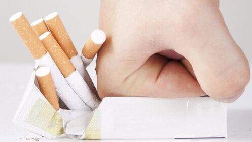Arrêter de fumer brutalement, provoquant des altérations du fonctionnement de l'organisme. 